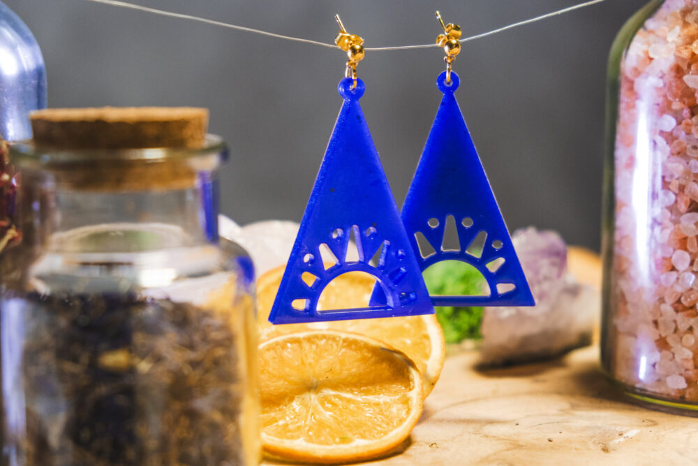 Boucles d'Oreilles en Résine : Entre Magie et Création Unique – Image 4