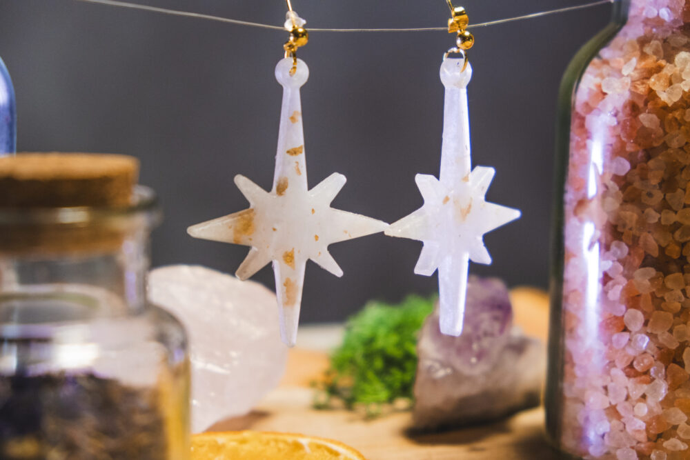 Boucles d'Oreilles en Résine : Entre Magie et Création Unique – Image 3
