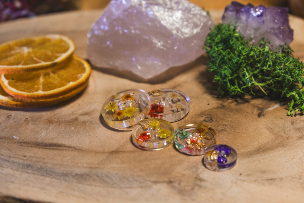 Boutons en Résine et Fleurs Séchées – Image 4
