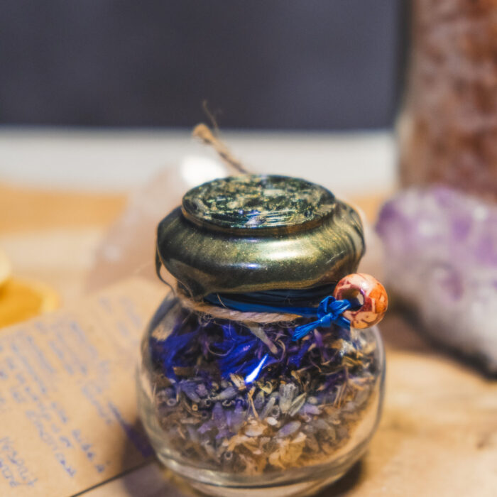 Spell Jars – Talismans de Bien-Être et d’Énergie