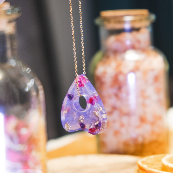 Collier Oeil de Ouija en Résine – Messager de l’Invisible